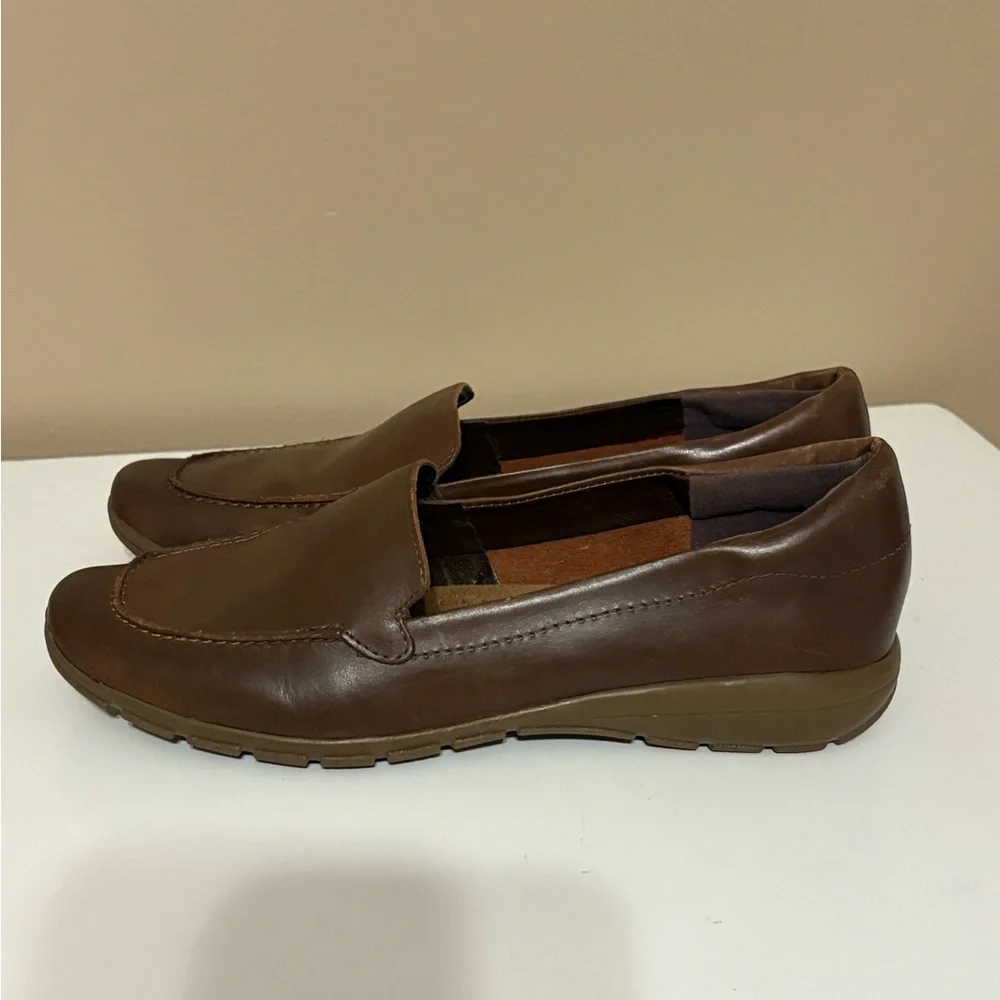 Easy Spirit Brown Loafers, New,‎ size 8.5